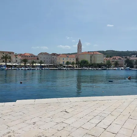 Lukic Apartman Supetar