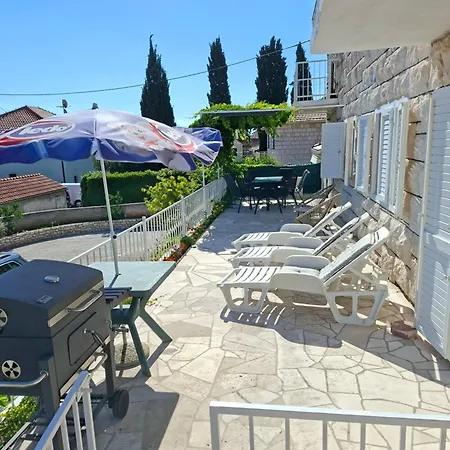 Lukic Apartman Supetar